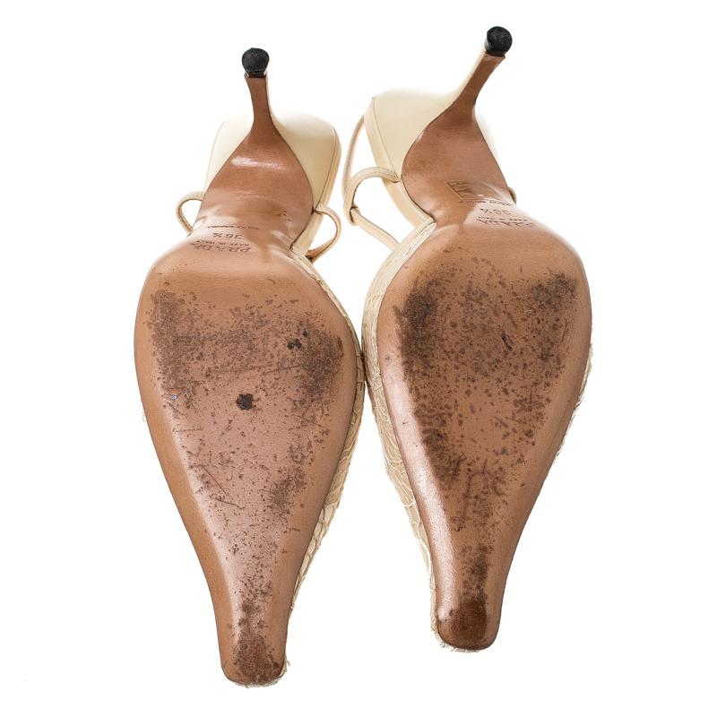 Prada Sandalias de encaje y raso beige con puntera puntiaguda talla 36.5 en Bastante bueno Estado en Dubai, Al Qouz 2
