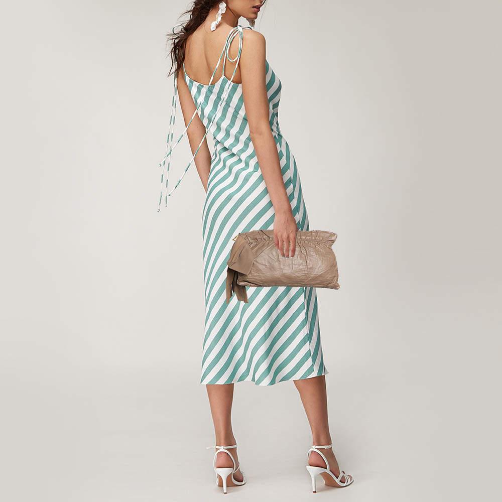 Crafted from quality materials your wardrobe is missing out on this beautifully made designer clutch. Look your fashionable best in any outfit with this stylish clutch that promises to elevate your ensemble.