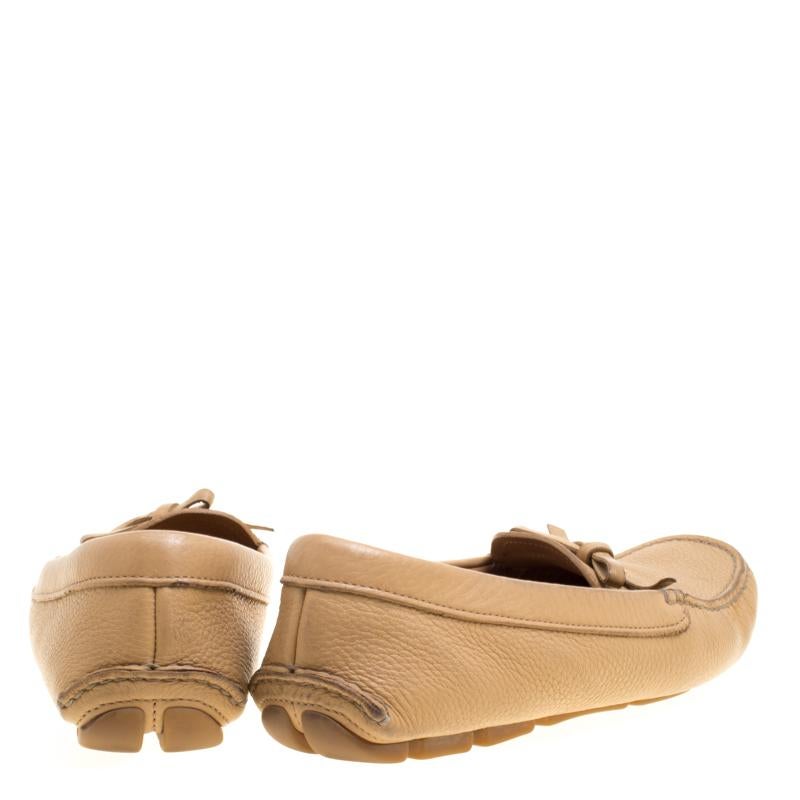 Prada Beige Leather Bow Loafers Size 36 In Good Condition In Dubai, Al Qouz 2