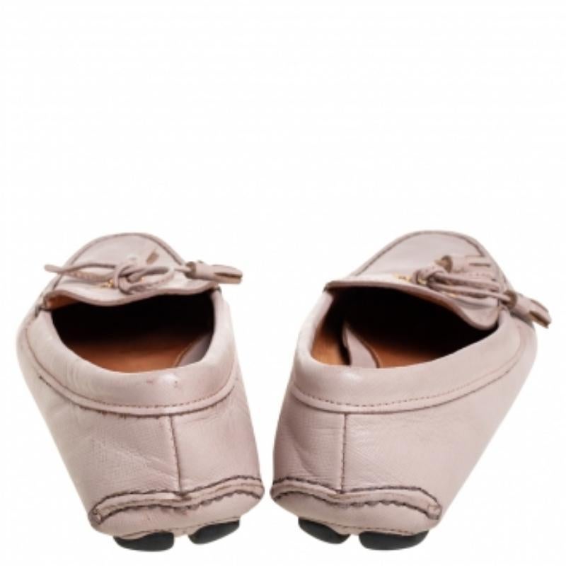 Prada Beige Leather Bow Slip On Loafers Size 38 In Fair Condition For Sale In Dubai, Al Qouz 2