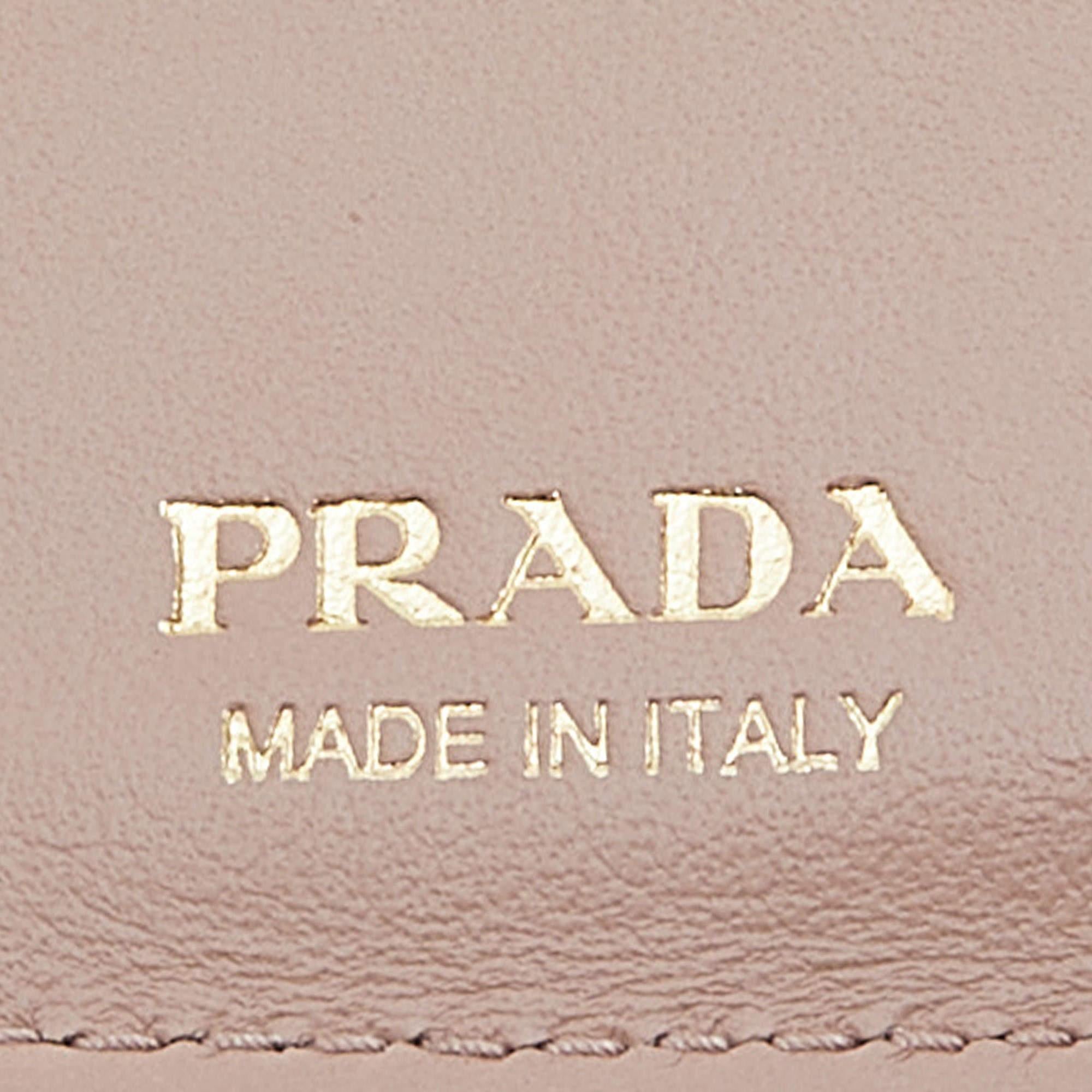 Prada Beige Leather Cahier Trifold Wallet For Sale 4