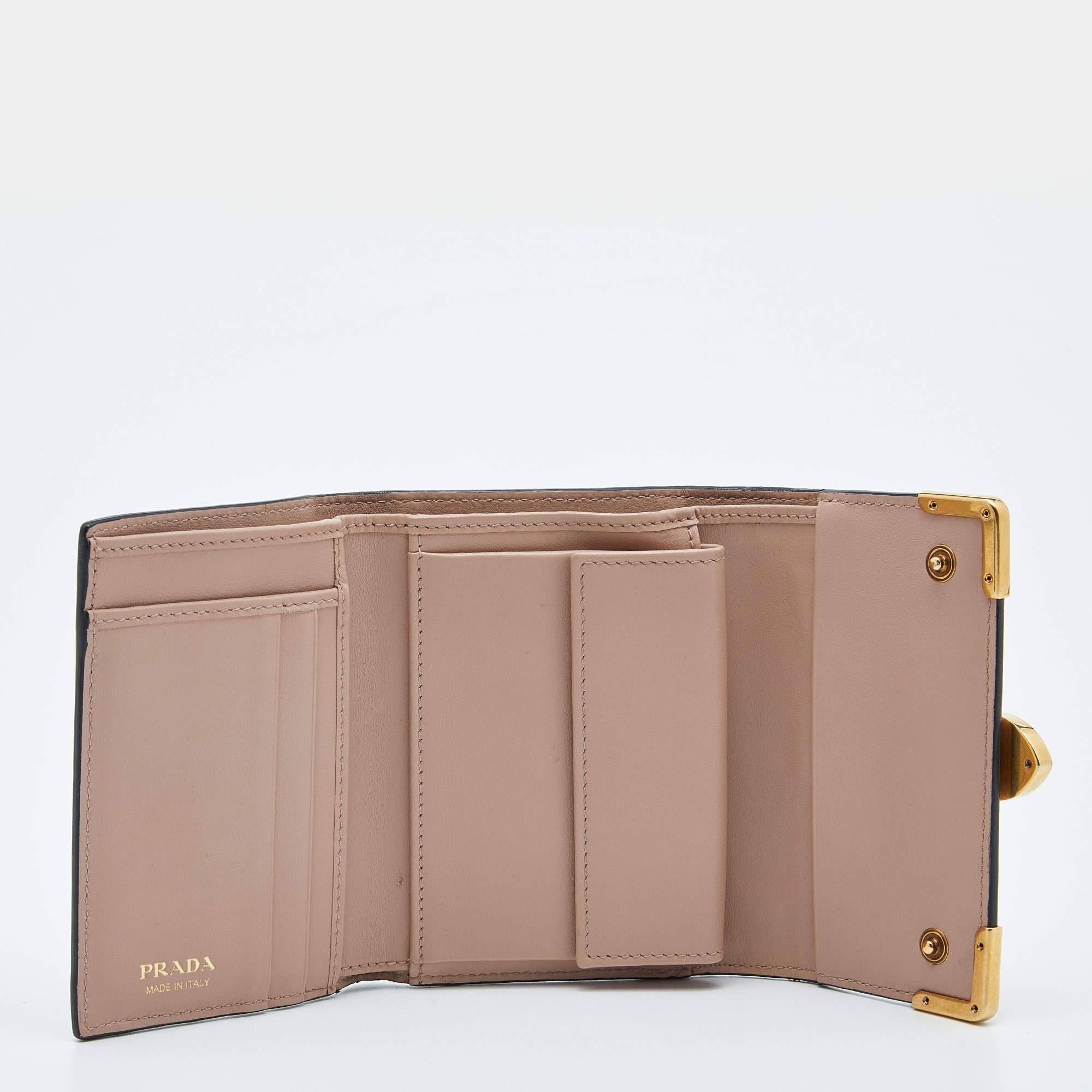 Prada Beige Leather Cahier Trifold Wallet For Sale 5