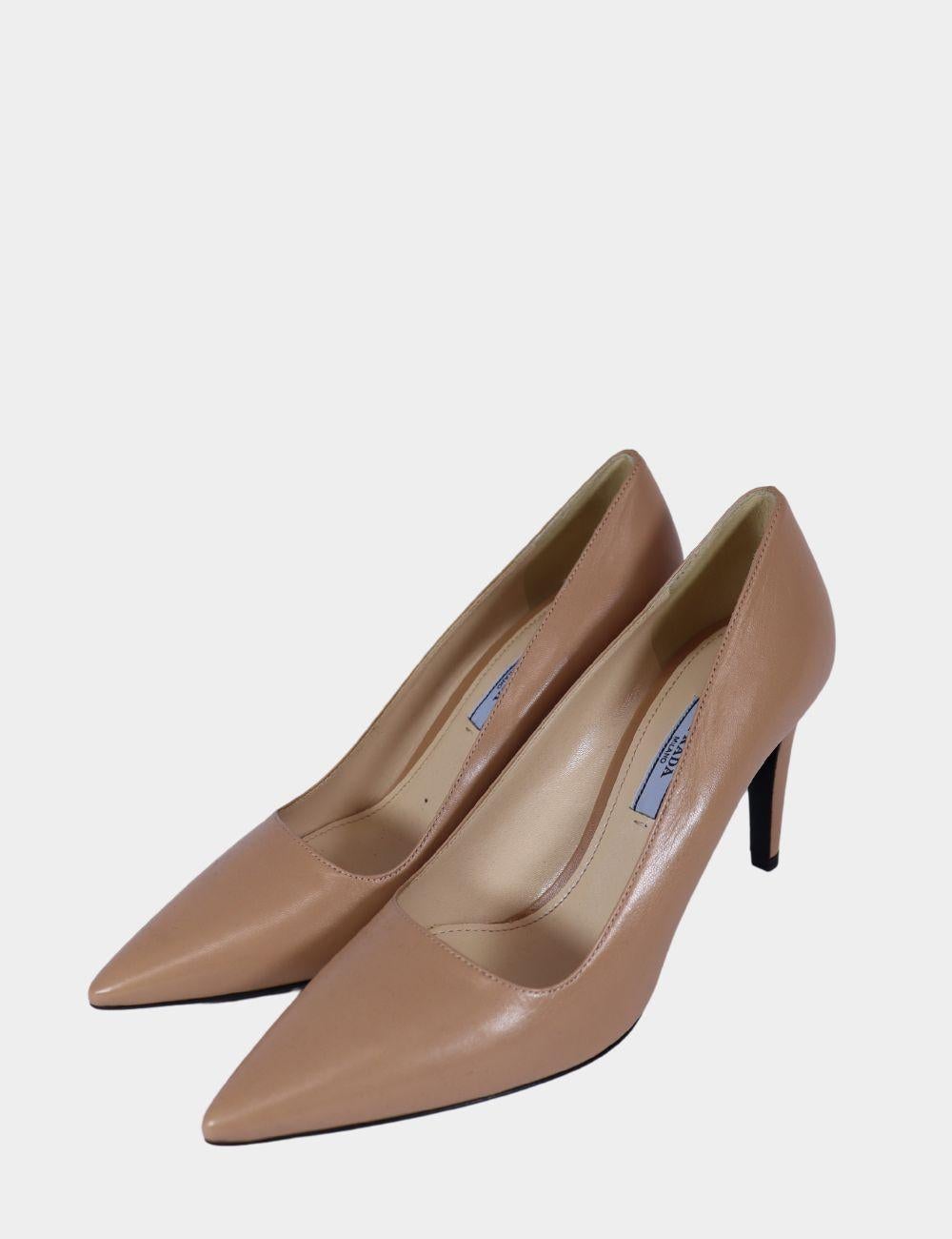 Prada Beige Leather Pumps Size EU 38 In New Condition In Amman, JO