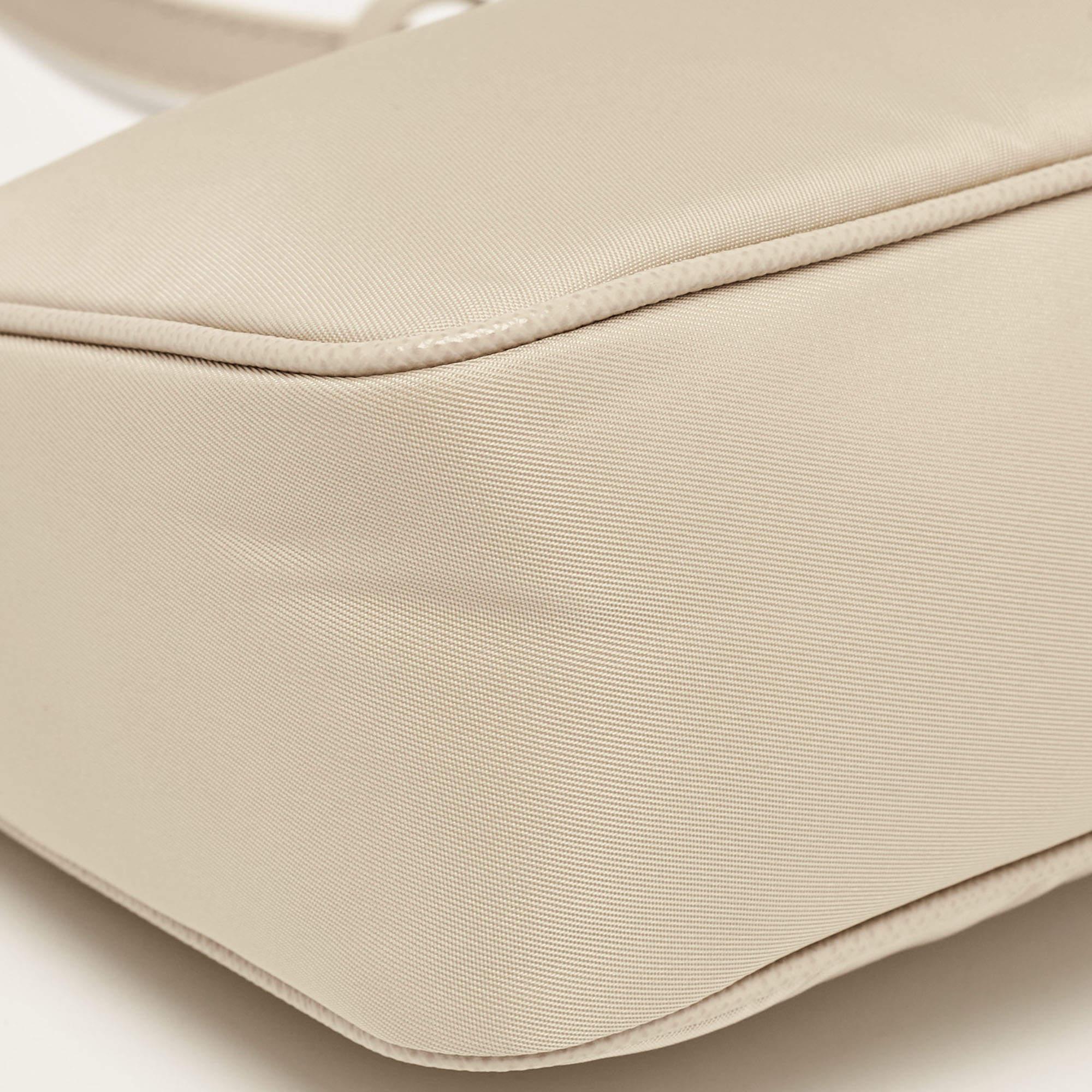 Prada Beige Nylon and Leather Mini Re-Edition 2000 Shoulder Bag In Excellent Condition For Sale In Dubai, Al Qouz 2