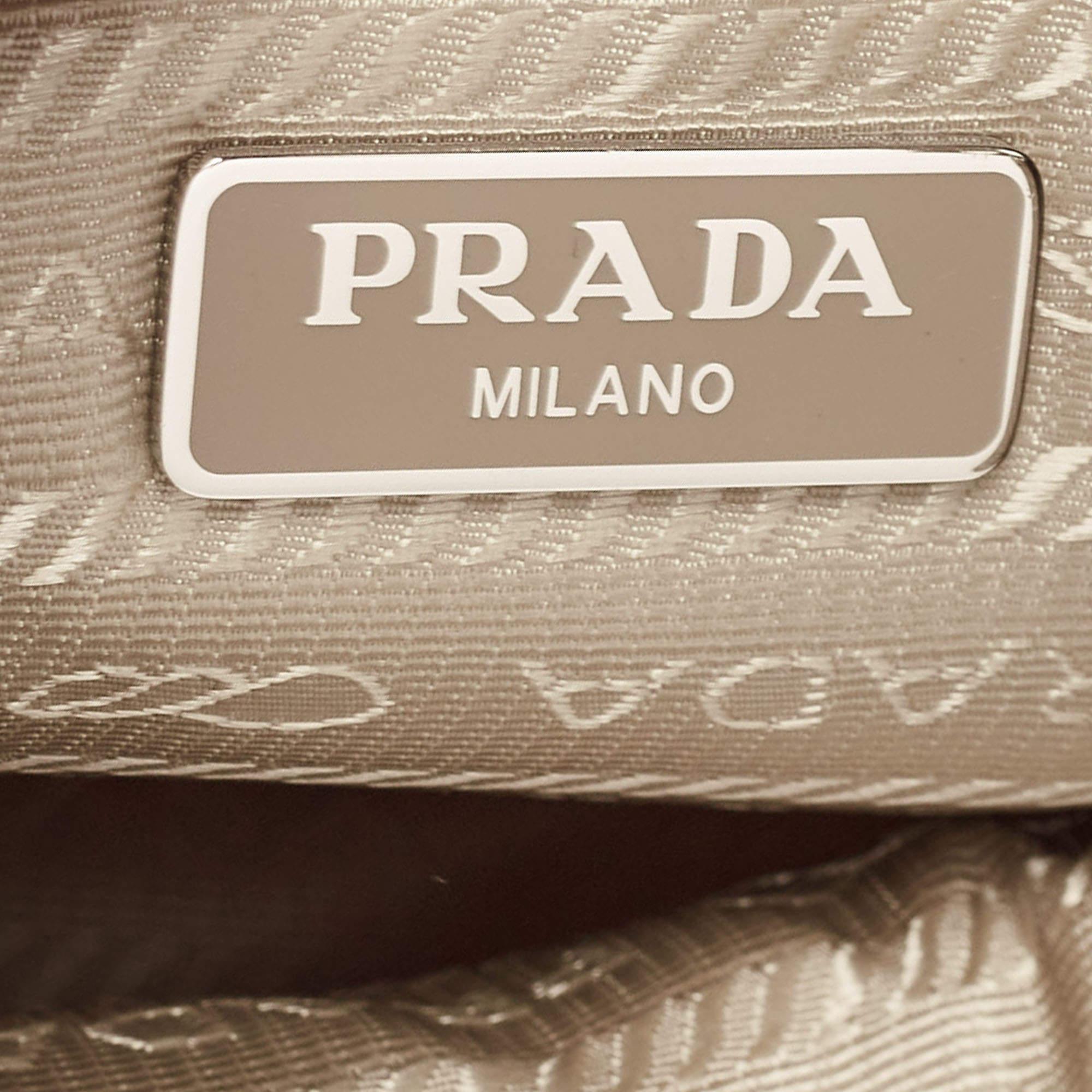 Prada mini sac porté épaule beige en nylon et cuir réédition 2000 en vente 5