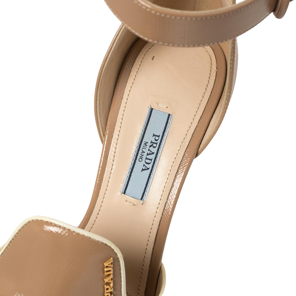 Prada Beige Patent Leather Ankle Strap Block Heel Platform Sandals Size 37 In Good Condition In Dubai, Al Qouz 2