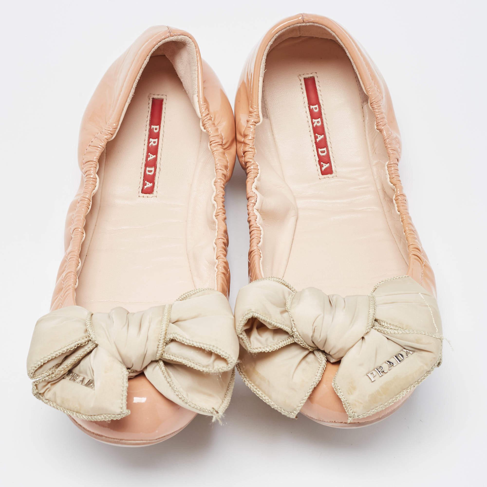 These well-crafted Prada ballet flats have got you covered for all-day plans. They come in a versatile design, and they look great on the feet.

Includes
Original Dustbag