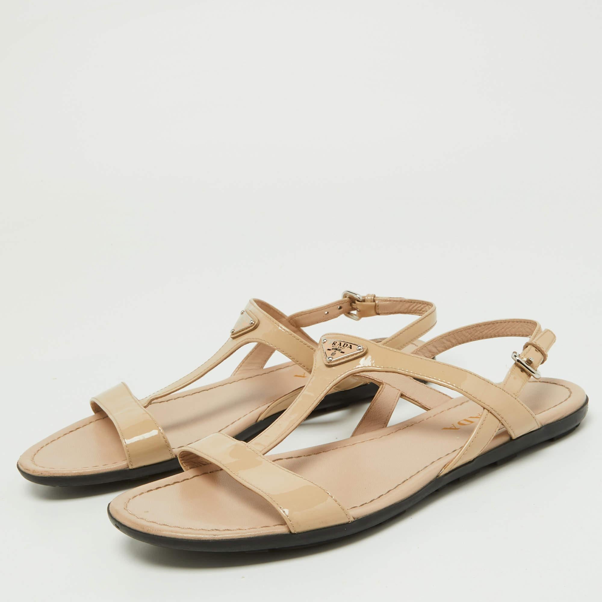 These sandals embody the perfect blend of edgy and timeless style. Crafted from quality materials, these shoes will offer you the perfect height for a sophisticated look.

Includes: Original Dustbag