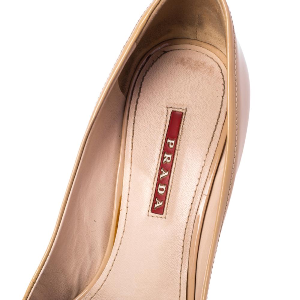 Prada Beige Patent Leather Peep Toe Cork Wedges Pumps Size 38 In Good Condition In Dubai, Al Qouz 2