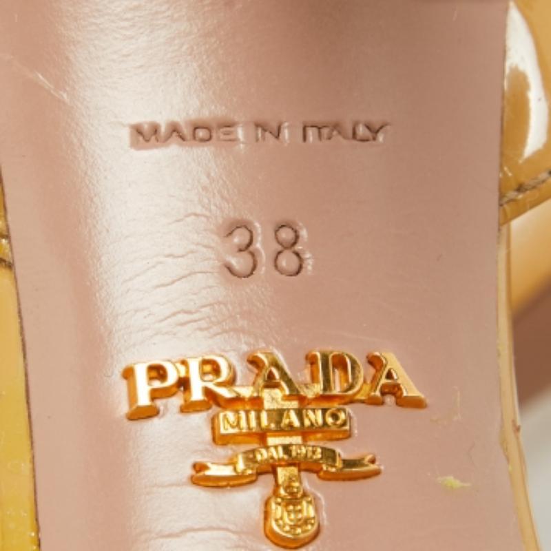 Estas sandalias enmarcarán sus pies de forma elegante. Fabricados con materiales de calidad, presentan un diseño elegante y unas plantillas cómodas.