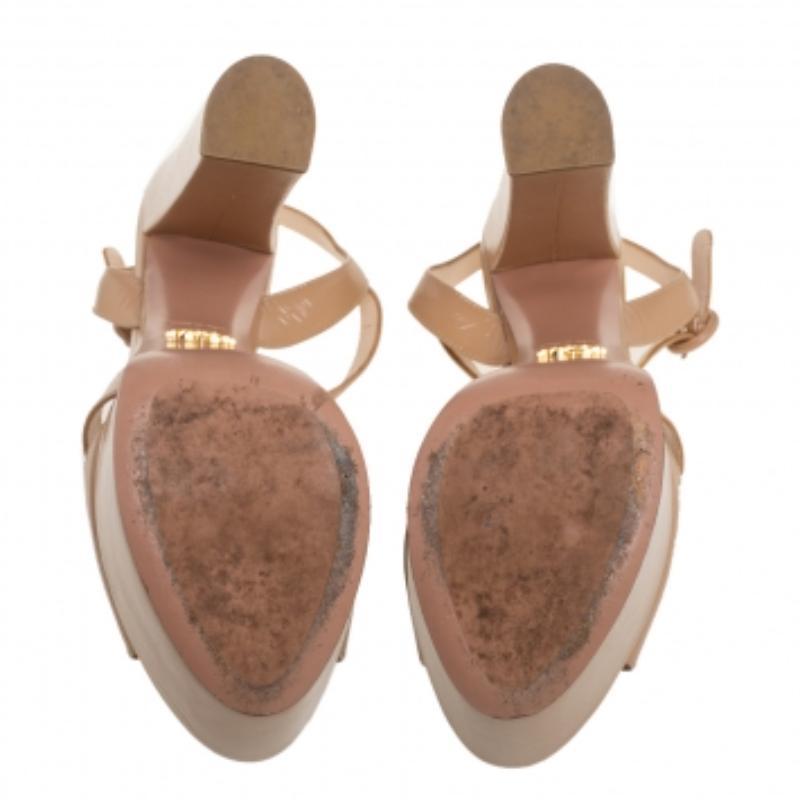 Prada Beige Patent Leather Platform Ankle Strap Sandals Size 39 (Sandales à plateforme en cuir verni) 4
