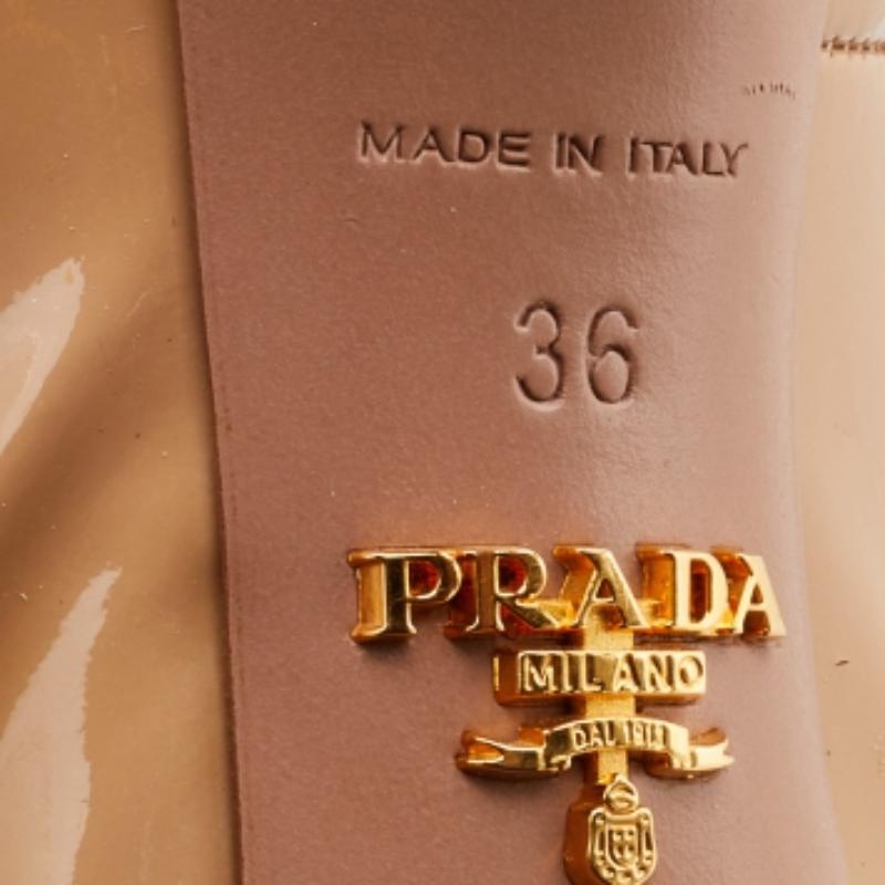 Escarpins à plateforme Prada en cuir verni beige, taille 36 Pour femmes en vente