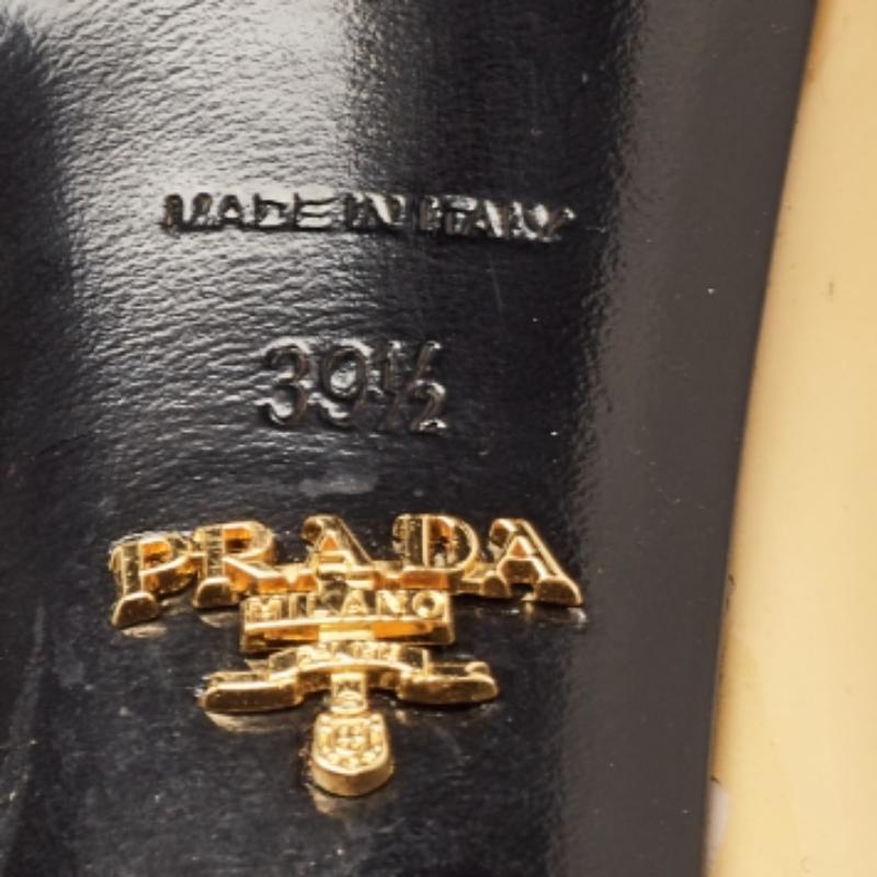 Prada Beige Lackleder Pumps mit spitzer Zehe Größe 39.5 im Angebot 4