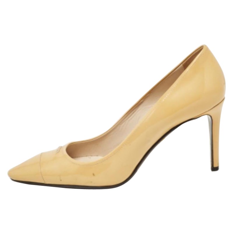 Prada Beige Lackleder Pumps mit spitzer Zehe Größe 39.5