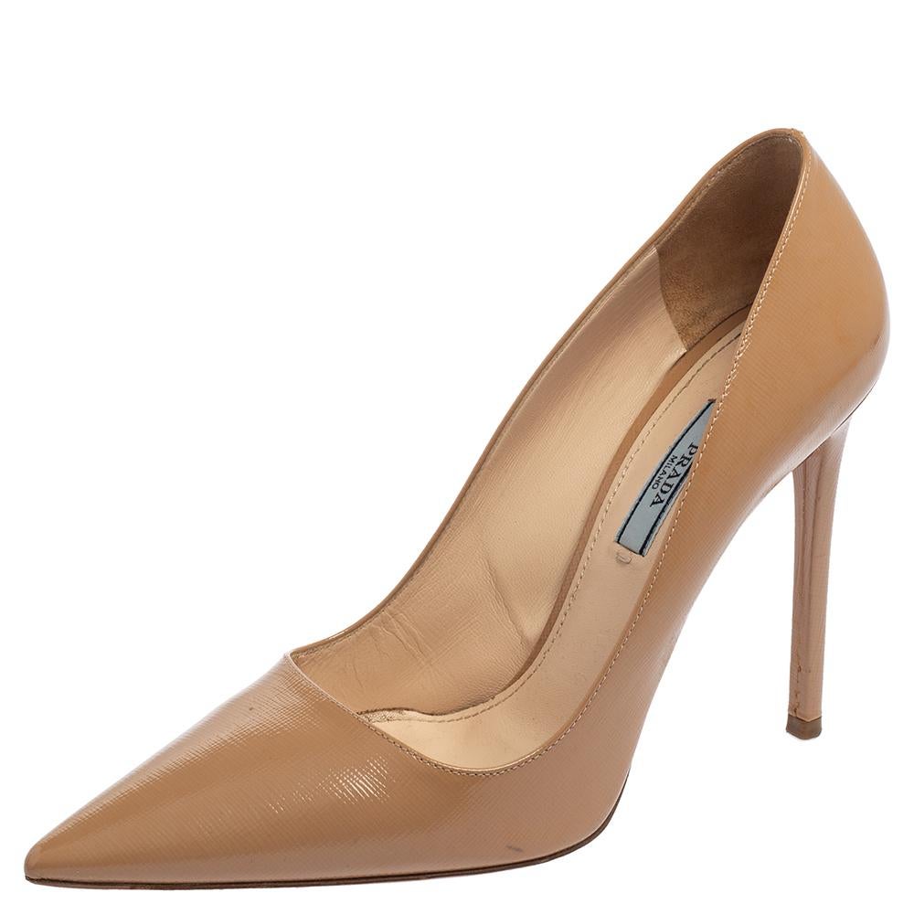 Prada’s timeless aesthetics and brilliant craftsmanship in shoemaking come alive in these pumps. They are made from Saffiano leather into a sleek pointed-toe silhouette. These pumps are elevated on 12 cm heels to reveal the gold-tone logo with every