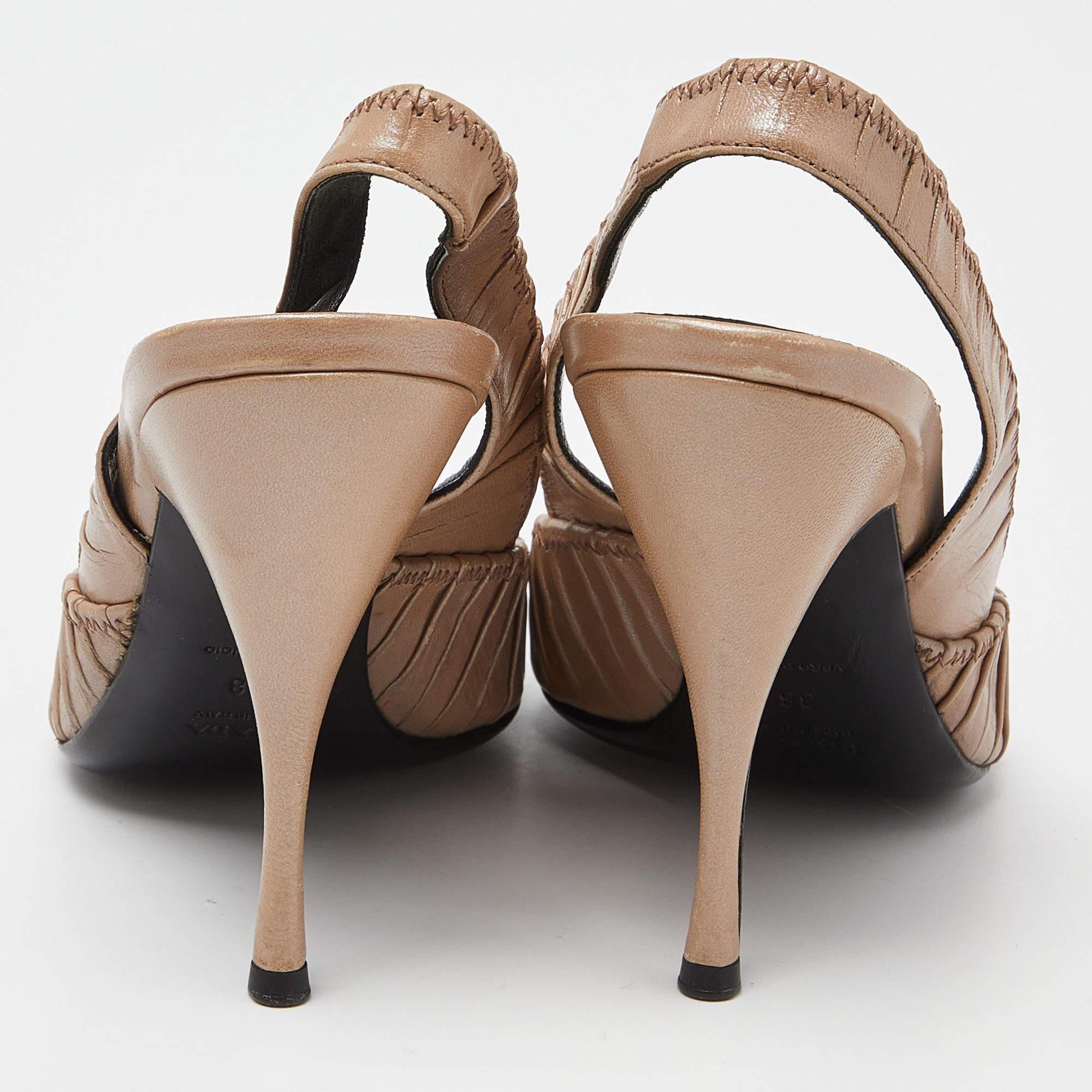 A feminine flair and a sophisticated appeal characterize these stunning Prada slingback sandals. Crafted using pleated leather in a beige shade, they will add an opulent charm to your look and complement many looks that you would want to create.


