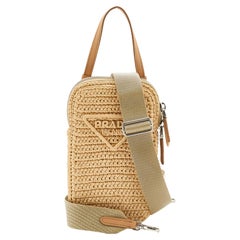 Mini borsa a tracolla in pelle e rafia beige di Prada