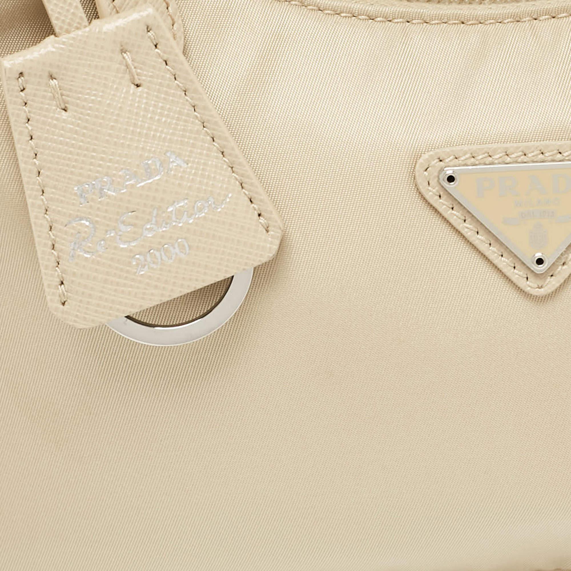 Bolso Baguette Prada Beige Re-Nylon Re-Edition 2000 3