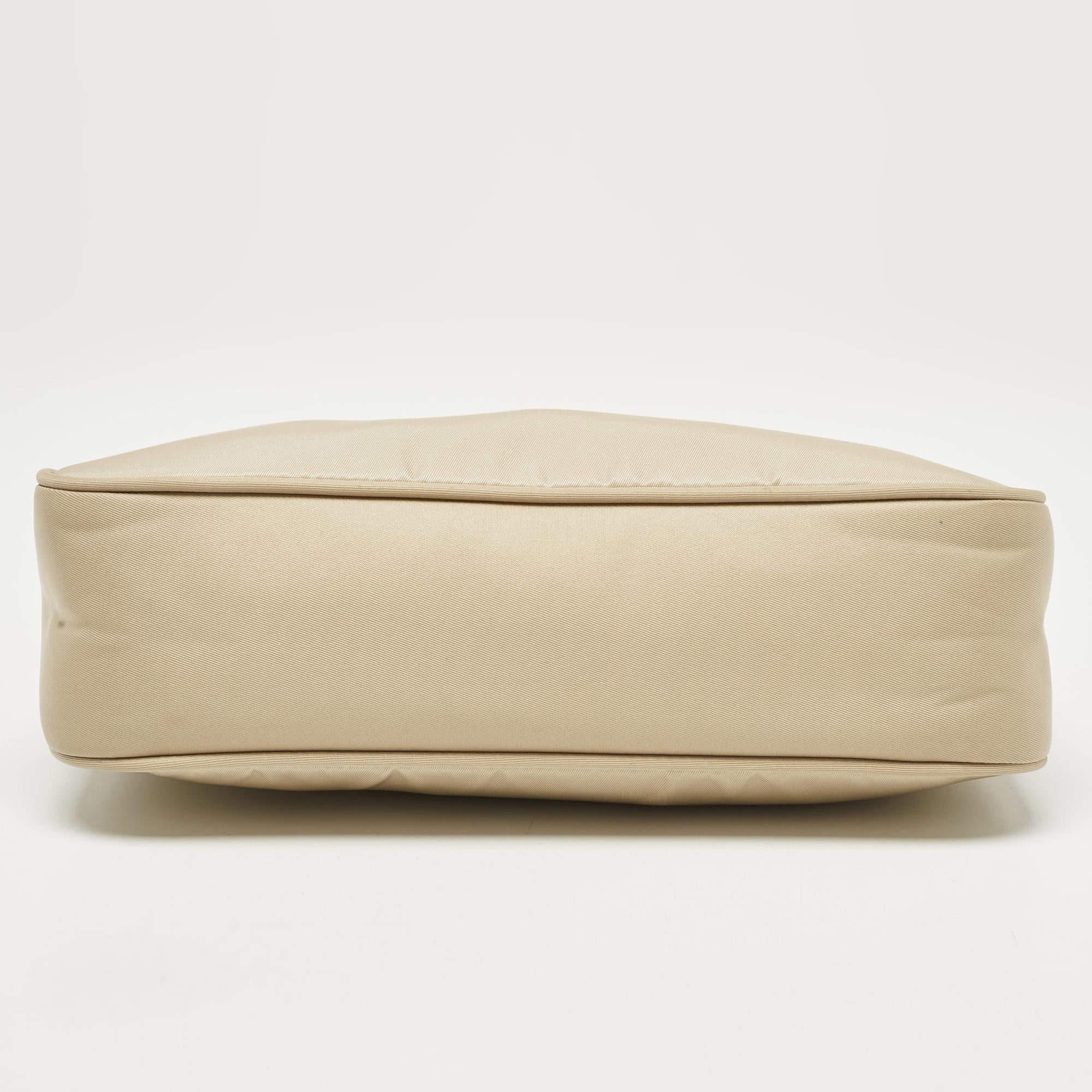 Bolso Baguette Prada Beige Re-Nylon Re-Edition 2000 4
