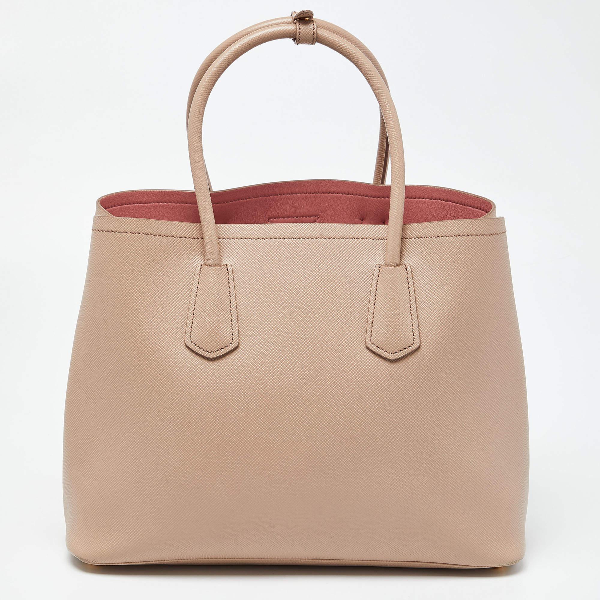 Created from high-quality materials, this tote is enriched with functional and classic elements. It can be carried around conveniently, and its interior is perfectly sized to keep your belongings with ease.

Includes: Original Dustbag, Authenticity