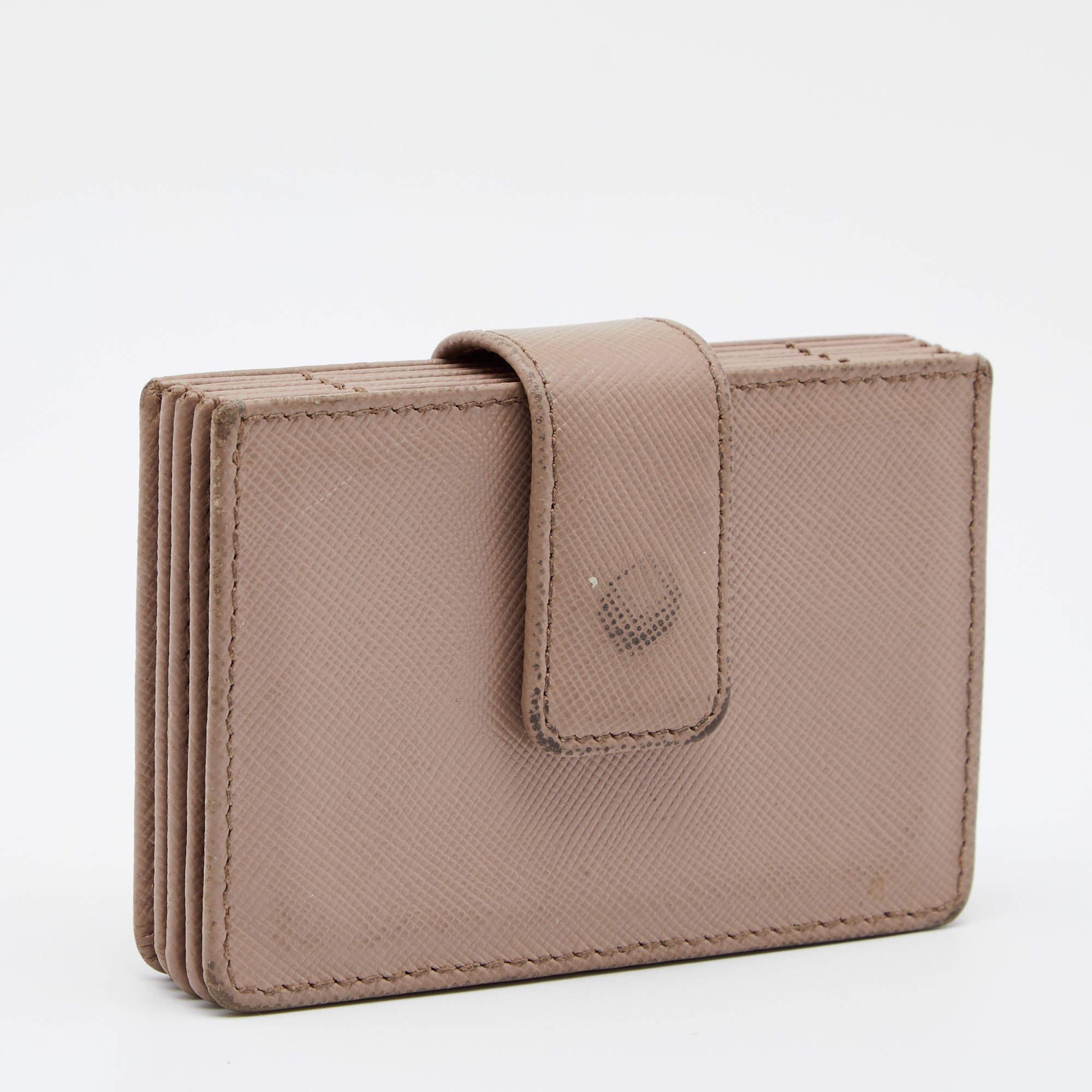 Prada Beige Saffiano Leather 5 Gusset Card Holder In Good Condition In Dubai, Al Qouz 2
