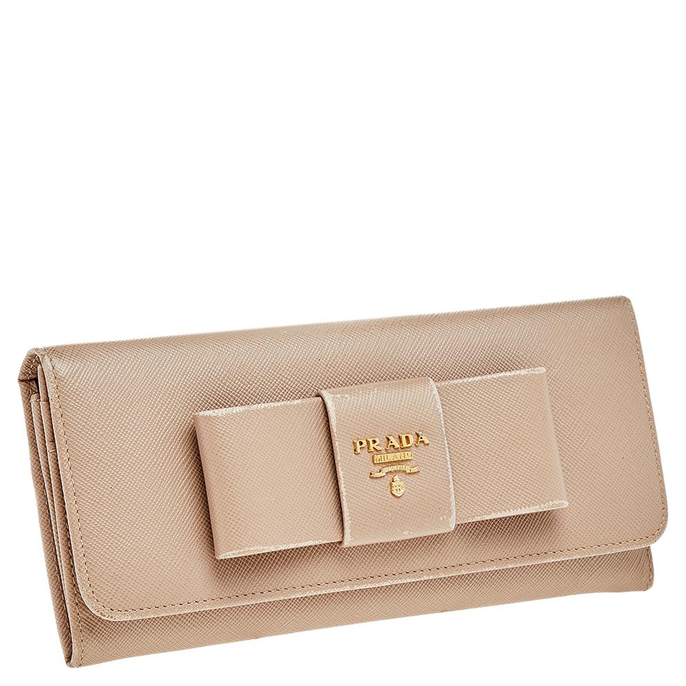 Cartera continental con lazo de piel saffiano beige de Prada Beige