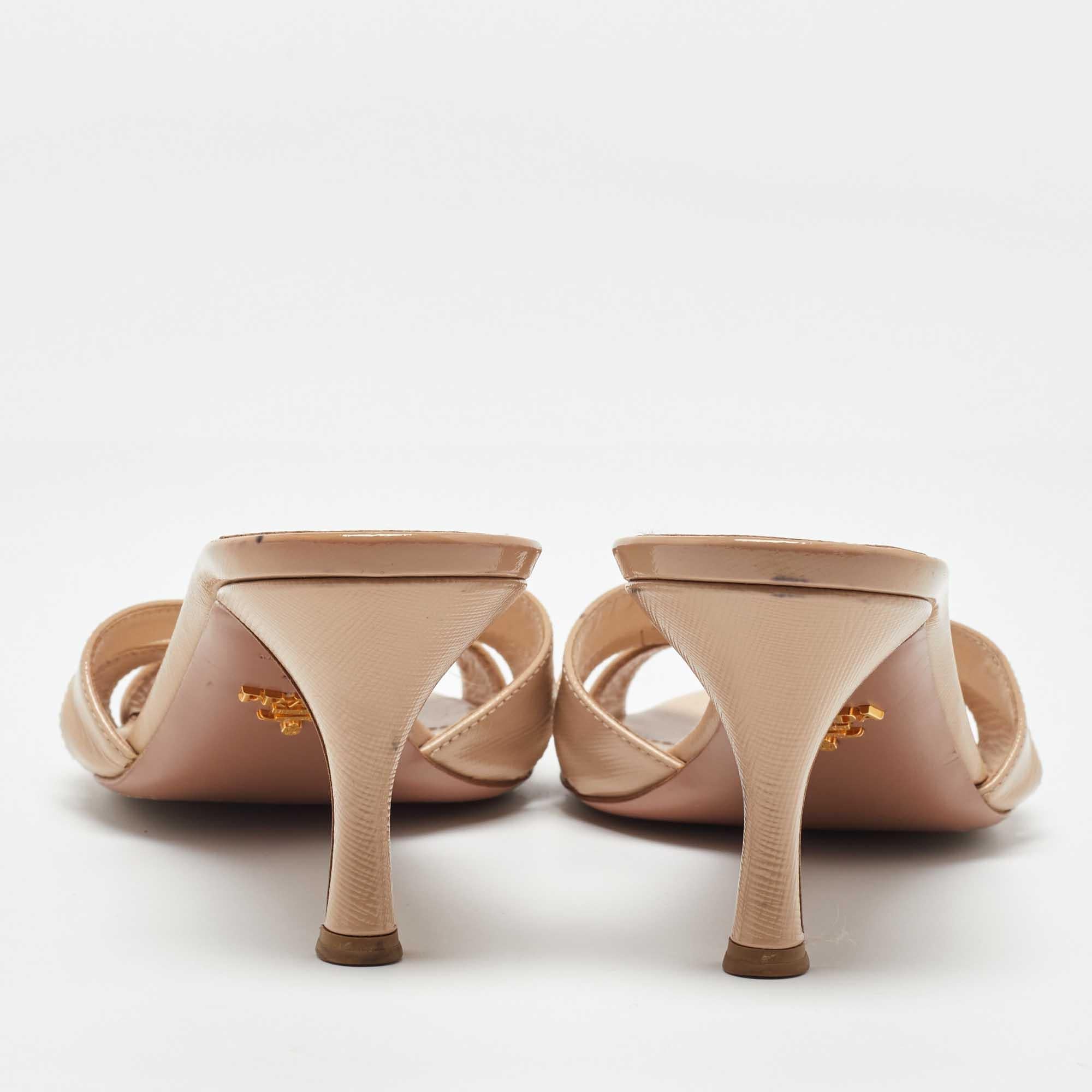 Prada Beige Saffiano Leder Schleife Slide Sandalen Größe 40.5 im Angebot 1