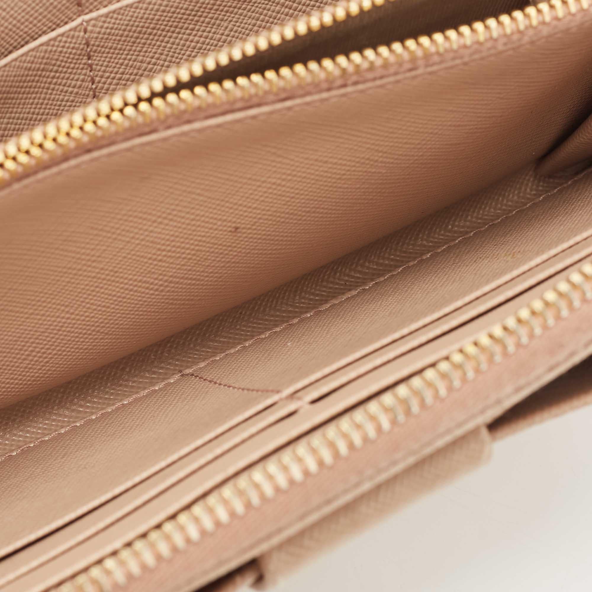 Prada Beige Saffiano Leather Bow Zip Around Wallet In Fair Condition In Dubai, Al Qouz 2