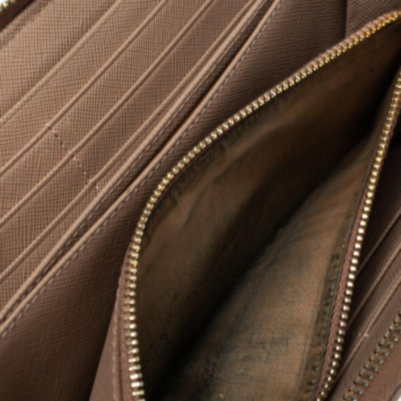 Women's Prada Beige Saffiano Leather Bow Zip Around Wallet For Sale