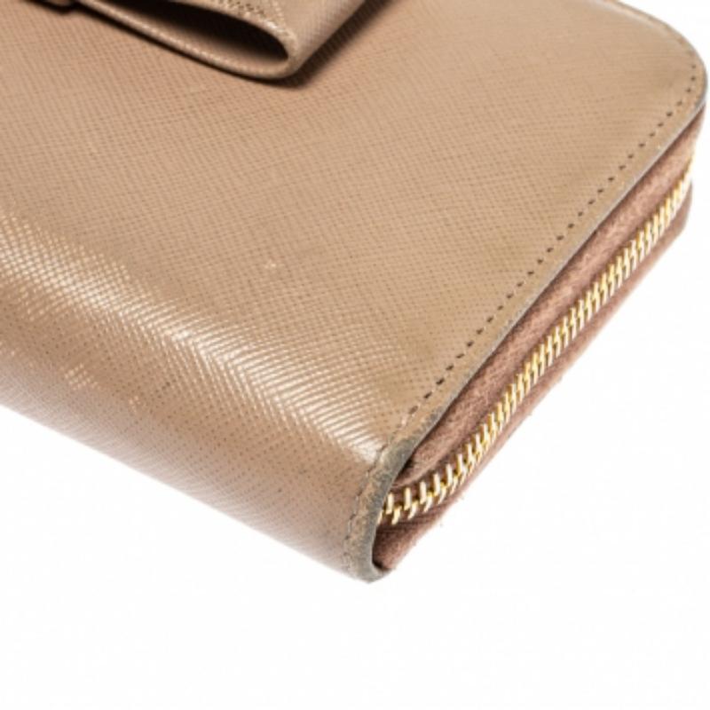 Prada Beige Saffiano Leather Bow Zip Around Wallet For Sale 3