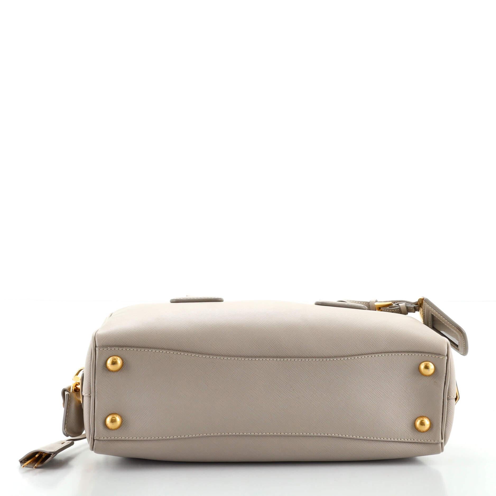 Prada Convertible Bauletto-Tasche aus beigefarbenem Saffiano-Leder Ost-West im Zustand „Gut“ im Angebot in Irvine, CA