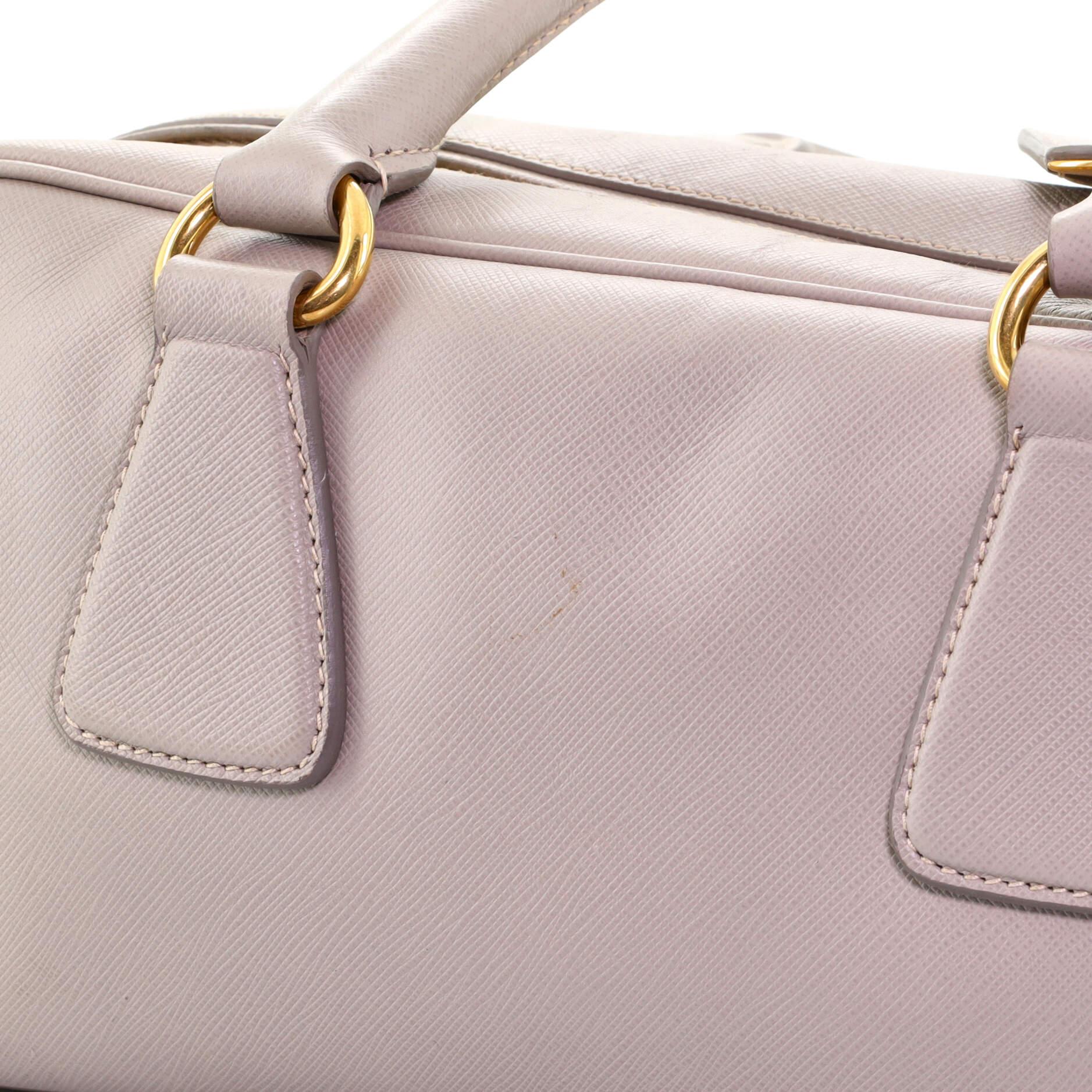 Prada Convertible Bauletto-Tasche aus beigefarbenem Saffiano-Leder Ost-West Damen im Angebot