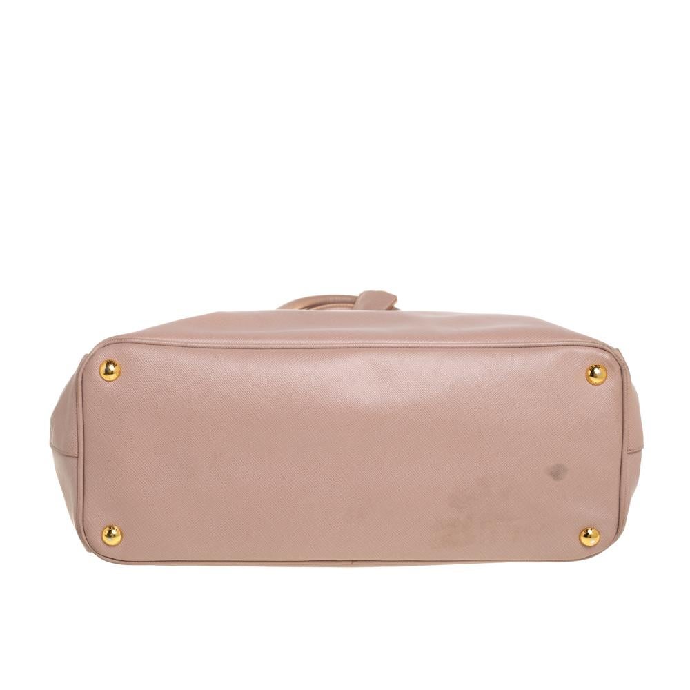 De las mujeres Prada Bolso de piel saffiano beige Galleria mediano con doble cremallera