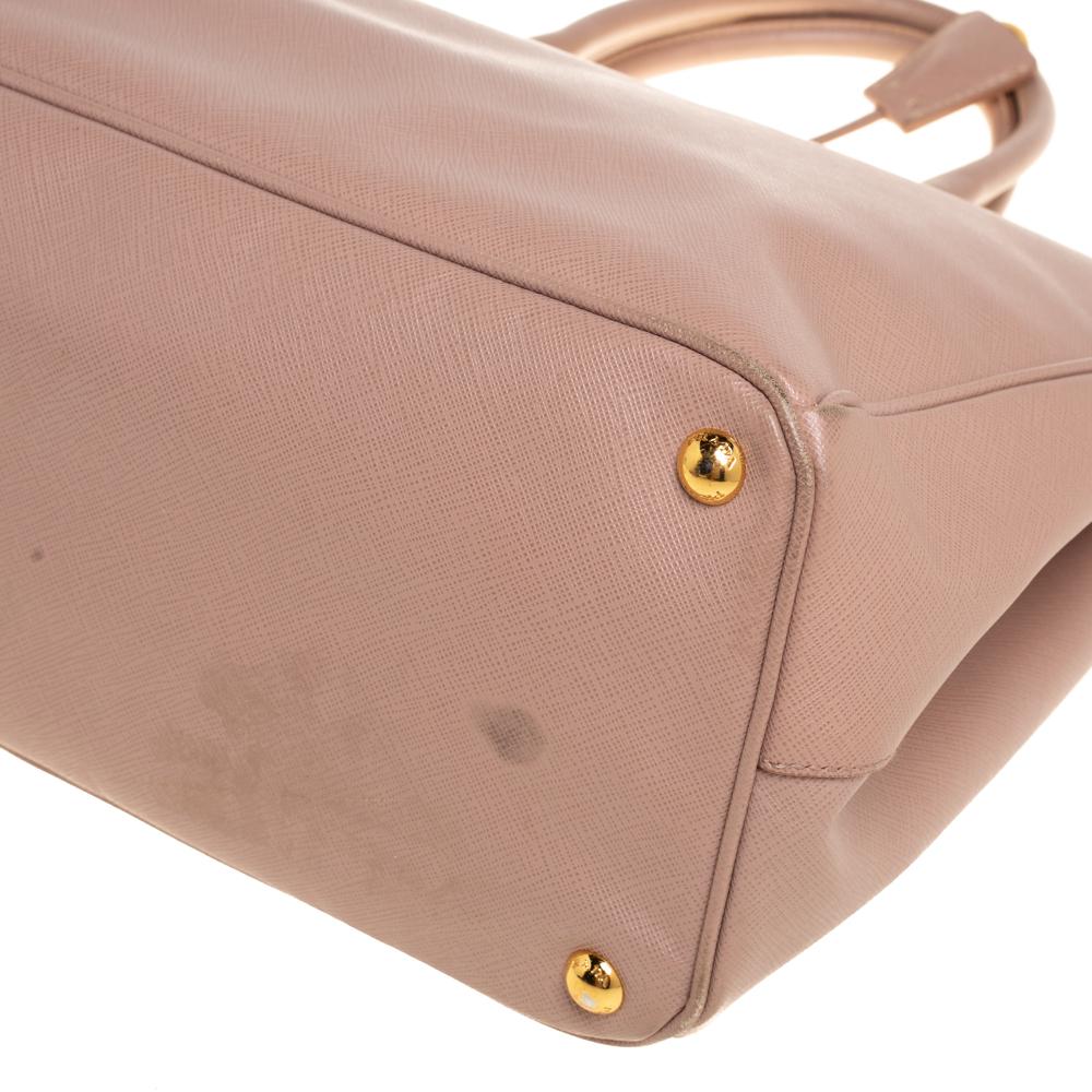 Prada Bolso de piel saffiano beige Galleria mediano con doble cremallera 2