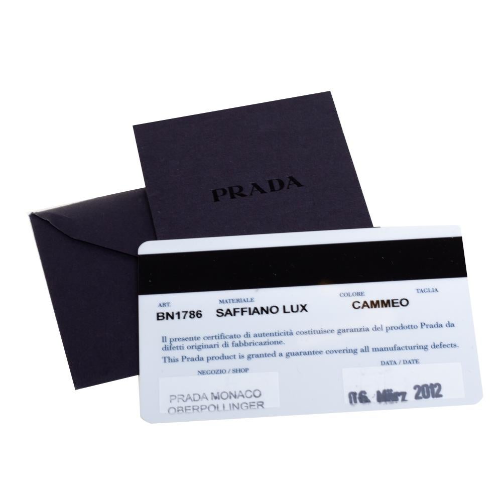 Prada Bolso de piel saffiano beige Galleria mediano con doble cremallera 4