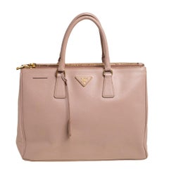 Prada Tote media Galleria con doppia zip in pelle saffiano beige