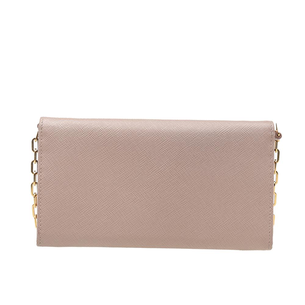 This wallet from Prada is one creation a fashionista like you must own. It has been wonderfully crafted from leather in a subtle beige hue. The exterior is beautified with the brand logo, the flap opens to reveal a leather and fabric interior