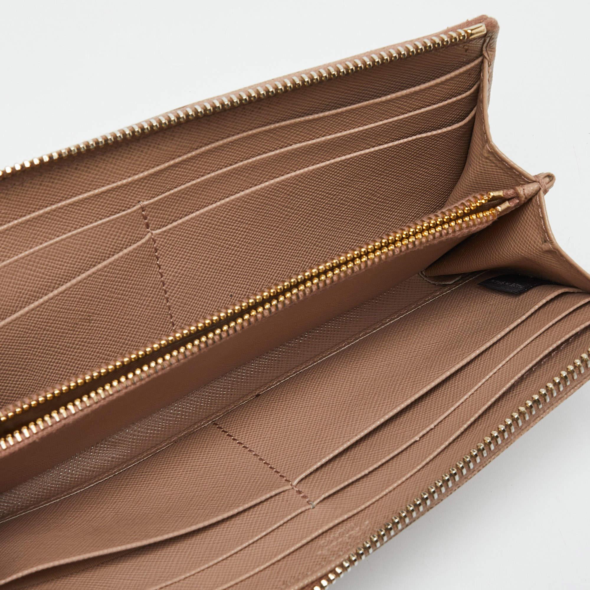 This designer wallet is an immaculate balance of sophistication and rational utility. It has been designed using prime quality materials and elevated by a sleek finish. The creation is equipped with ample space for your monetary essentials.