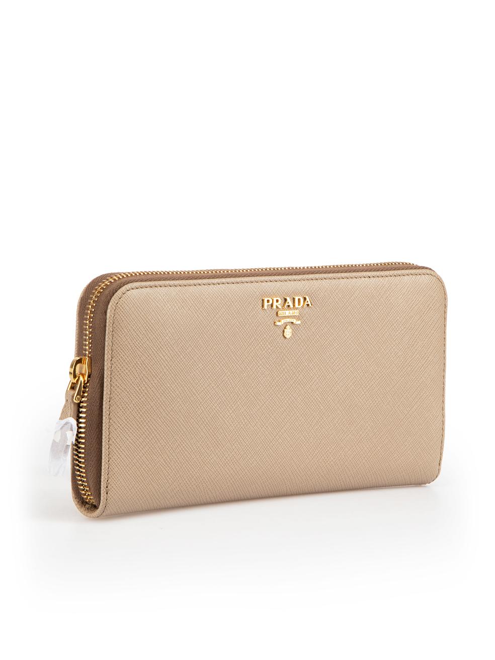 CONDITION is Never worn. No visible wear to the wallet is evident on this new Prada designer resale item. This item comes with an original box.
 
 
 
 Details
 
 
 Beige
 
 Saffiano leather
 
 Wallet
 
 Gold tone logo detail
 
 Zip fastening
 
 3x