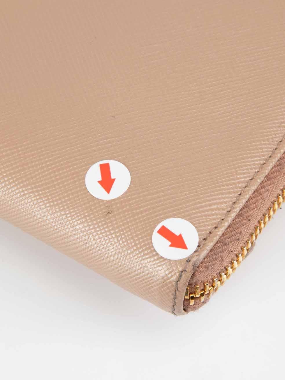 Prada Beige Saffiano Leather Zipped Wallet For Sale 2