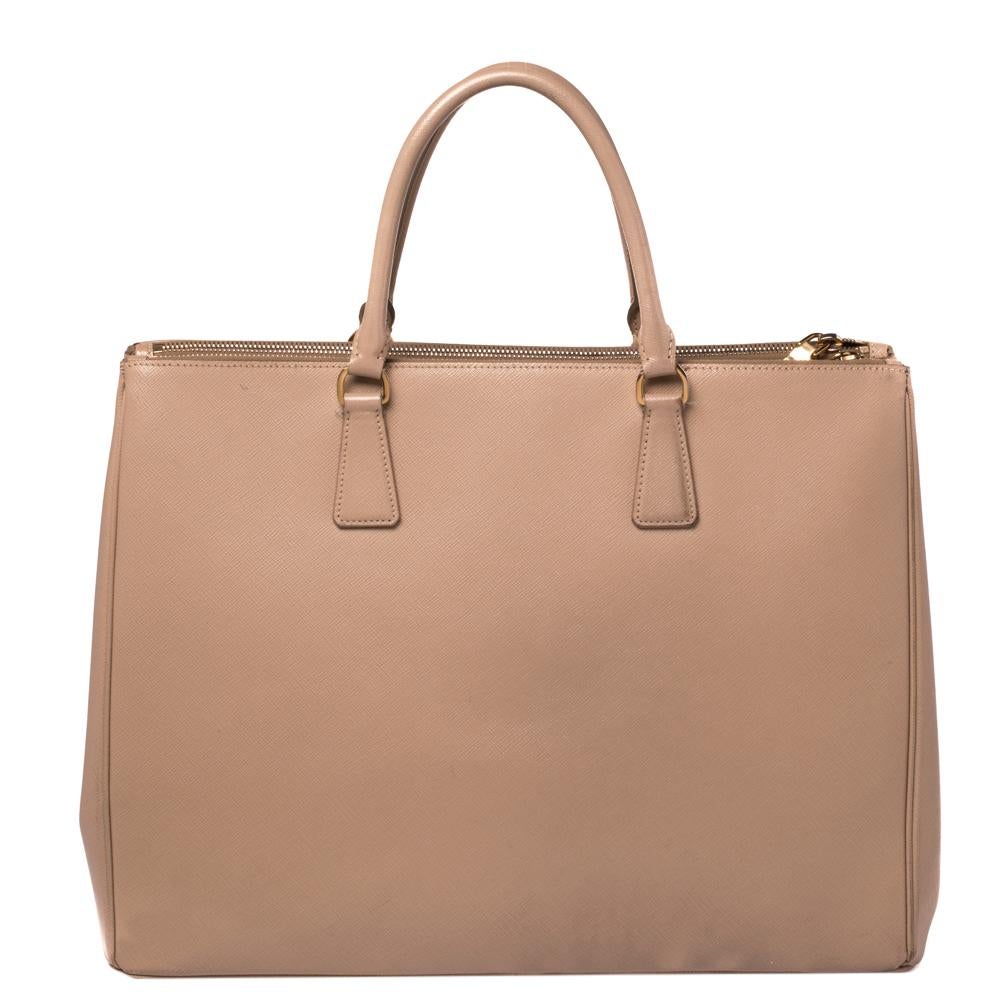 Prada Beige Saffiano Lux Leather Executive Double Zip Tote In Good Condition In Dubai, Al Qouz 2