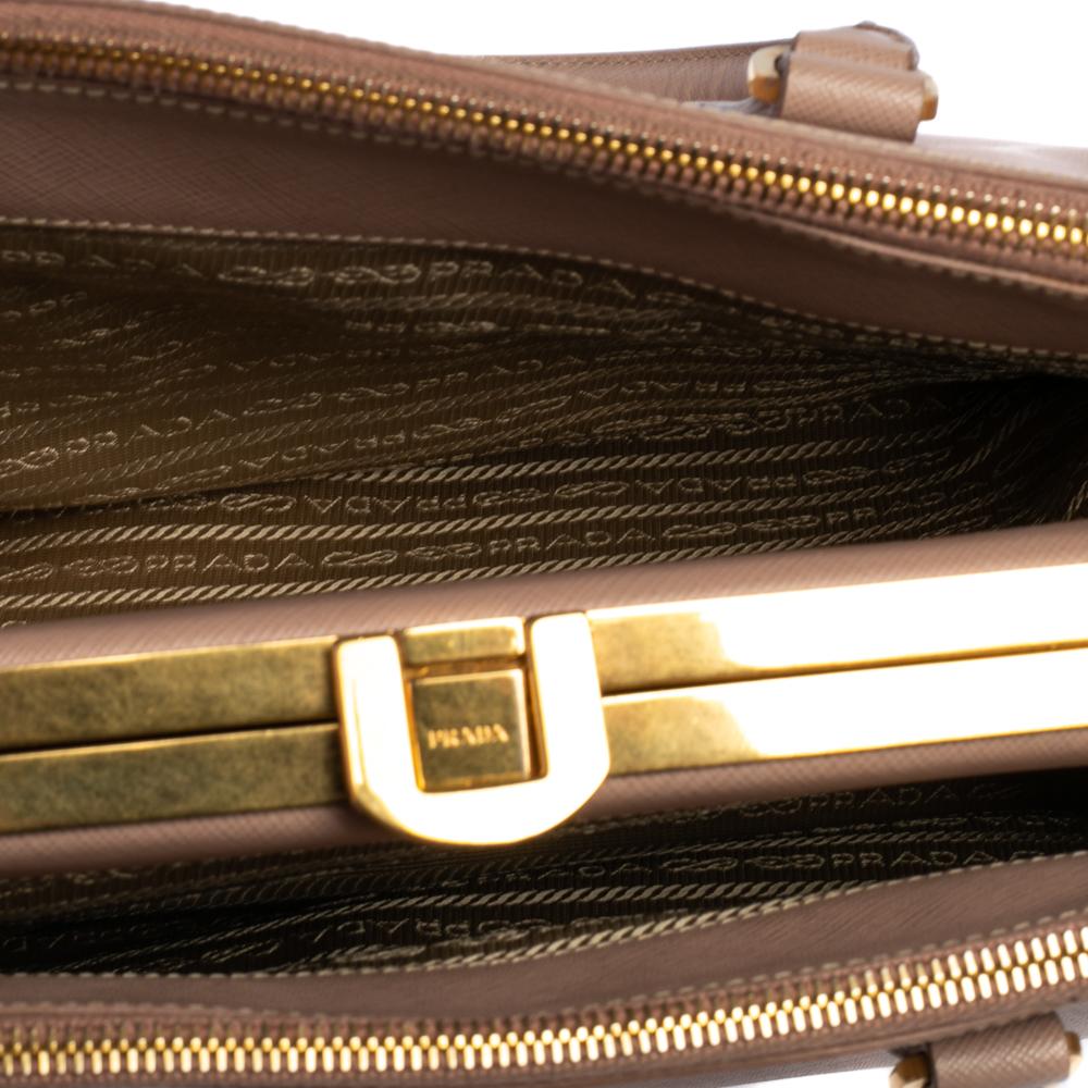 Prada Beige Saffiano Lux Lederrahmen Tote mit doppeltem Reißverschluss 6