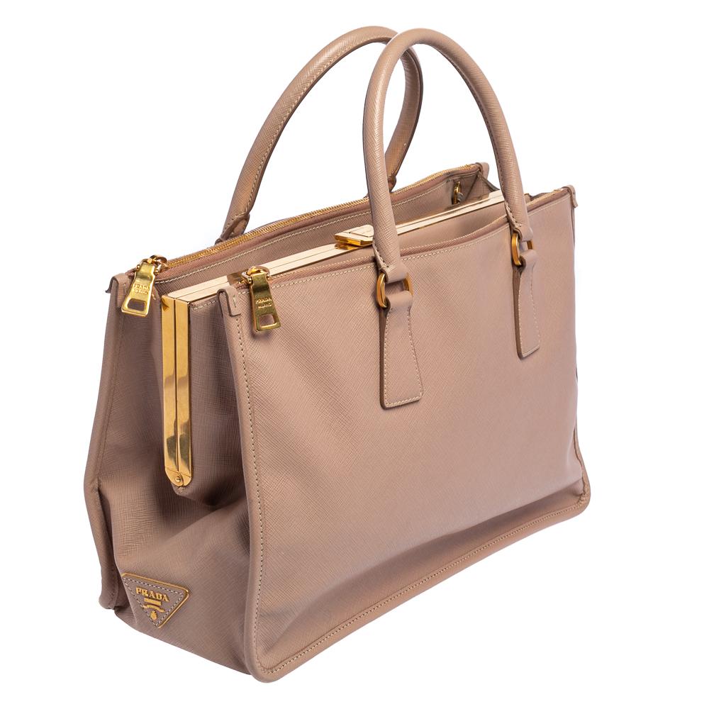Prada Beige Saffiano Lux Lederrahmen Tote mit doppeltem Reißverschluss Damen