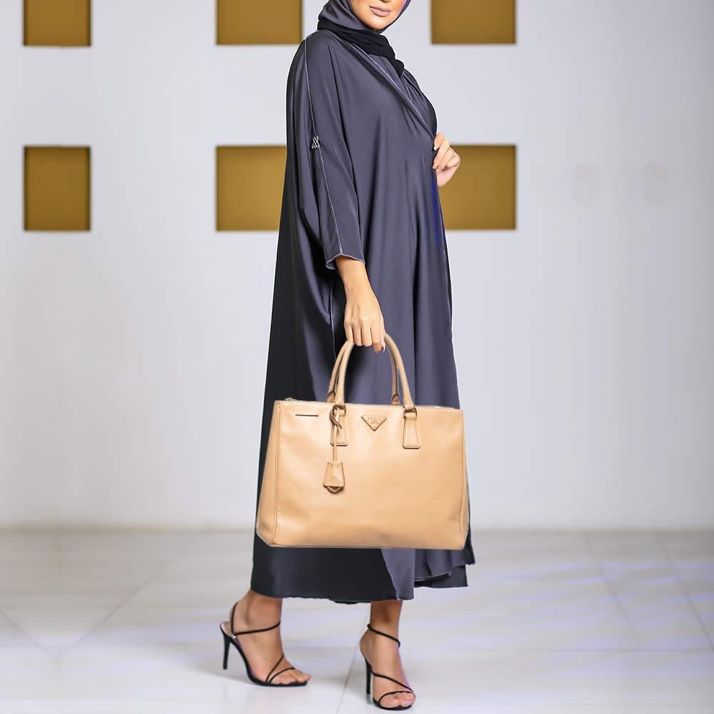 Prada Beige Saffiano Lux Leather Large Galleria Double Zip Tote In Fair Condition In Dubai, Al Qouz 2