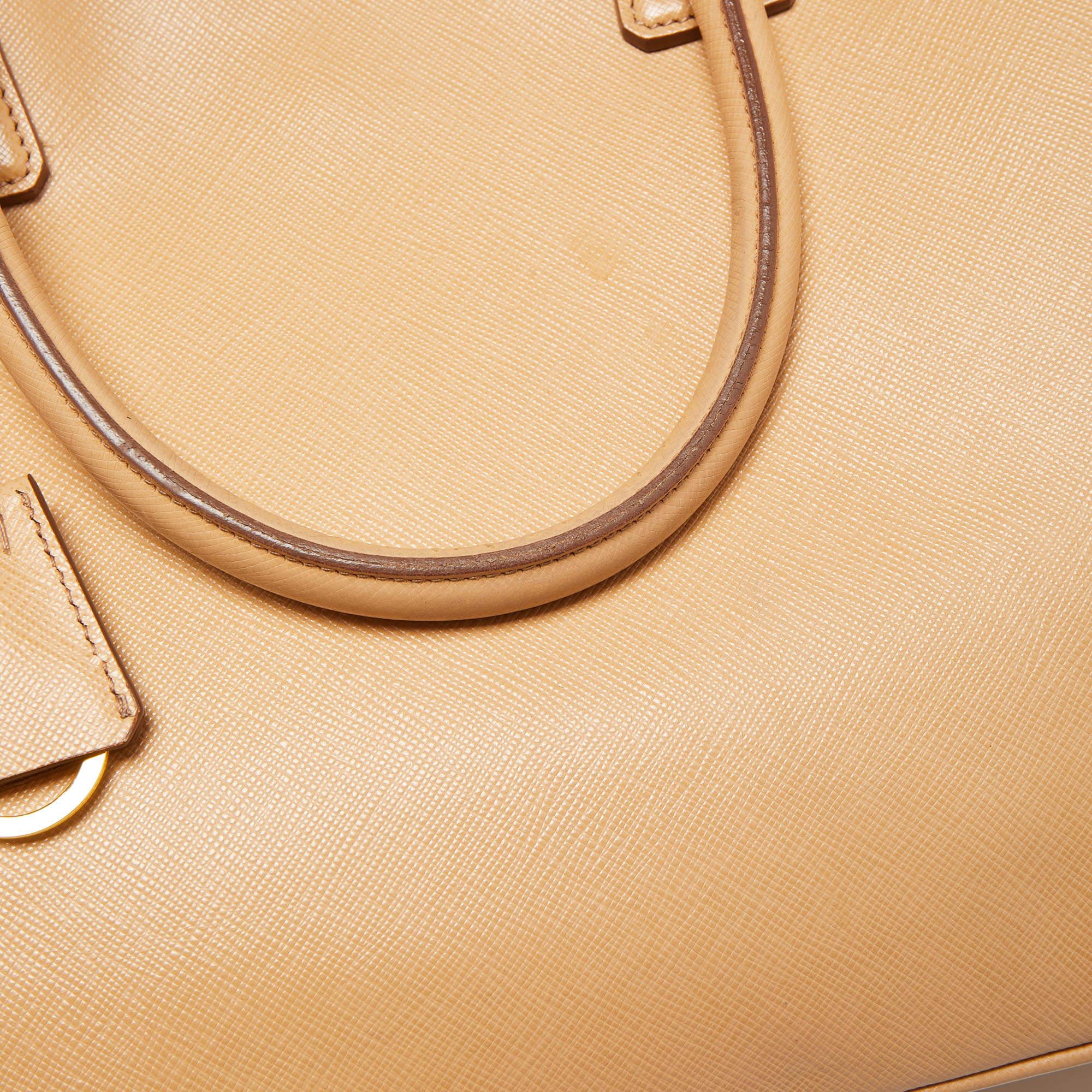 Grand sac cabas Galleria à double fermeture éclair en cuir beige Saffiano Lux de Prada 2