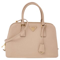 Sac Promenade Prada en cuir de luxe Saffiano beige de taille moyenne