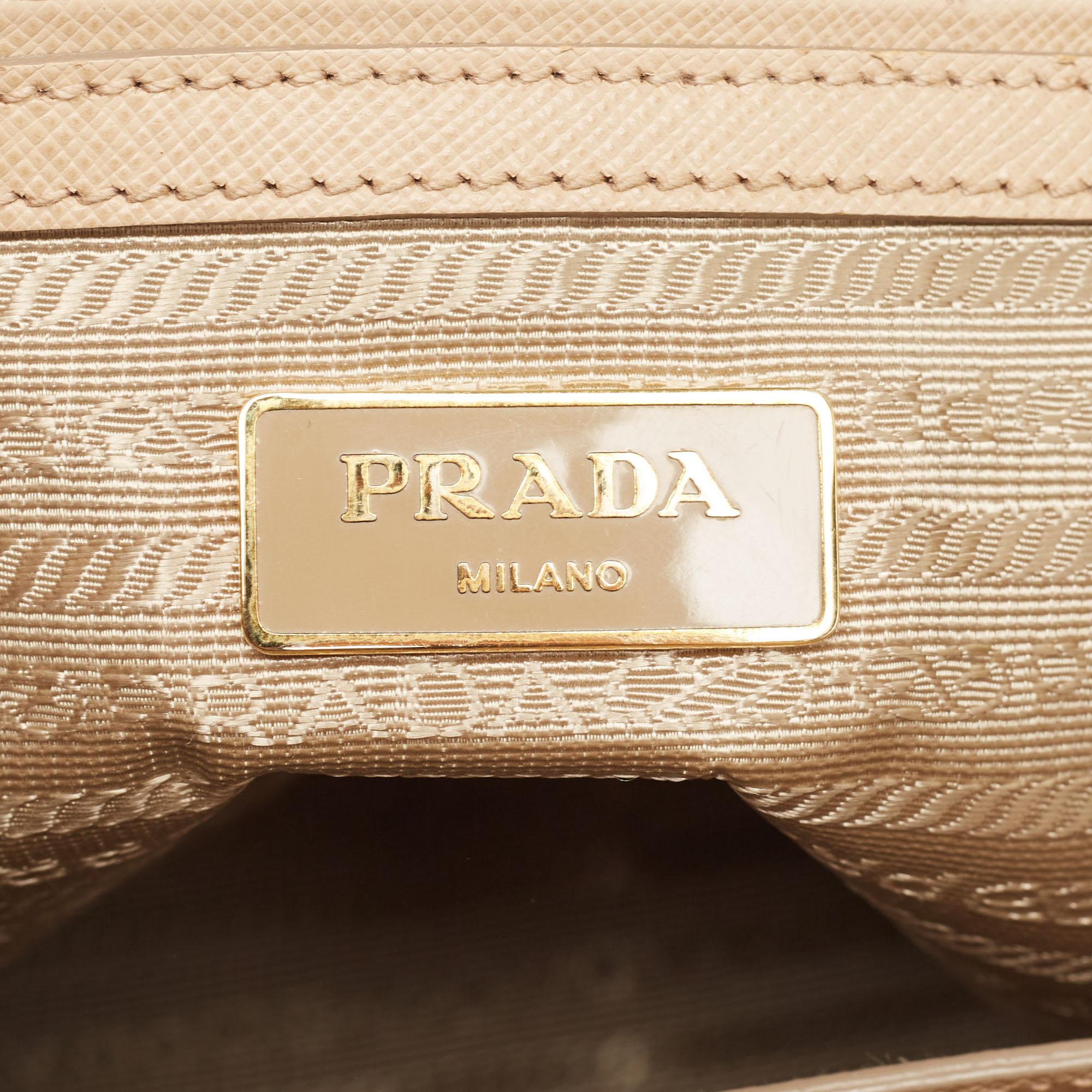 Prada sac cabas Saffiano Lux en cuir beige à double fermeture éclair 5