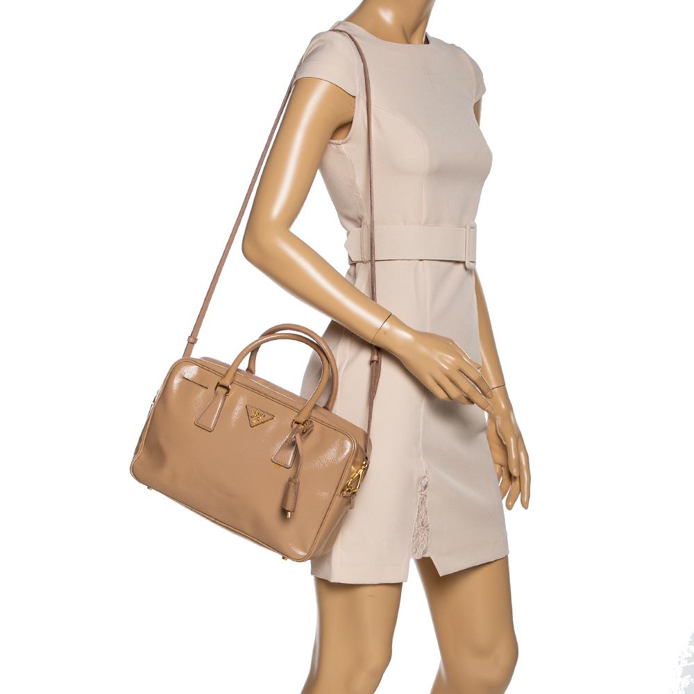 Prada Beige Saffiano Patent Leather Bauletto Bag In Good Condition In Dubai, Al Qouz 2