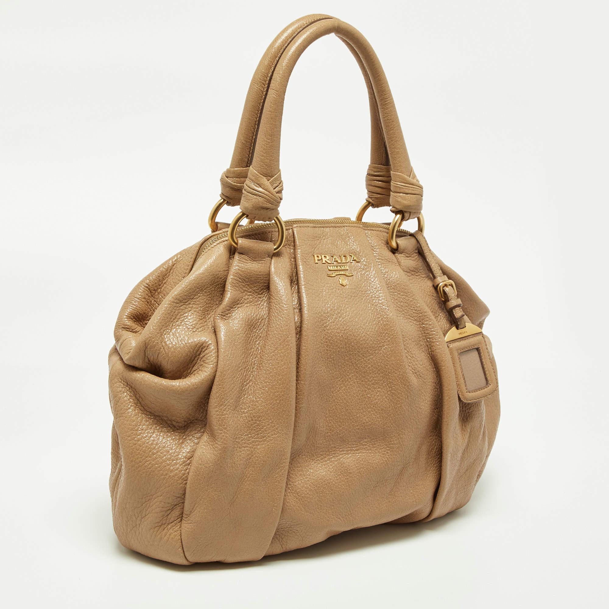 Stilvolle Handtaschen hinterlassen immer einen modischen Eindruck. Kombinieren Sie diese Designer-Hobo mit Ihrer raffinierten Arbeitskleidung sowie mit schicken Freizeitlooks.

