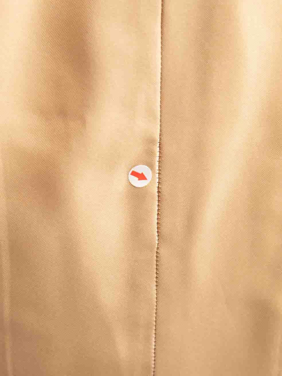 Prada Beigefarbener einreihiger Blazer aus Seide Größe M im Angebot 6